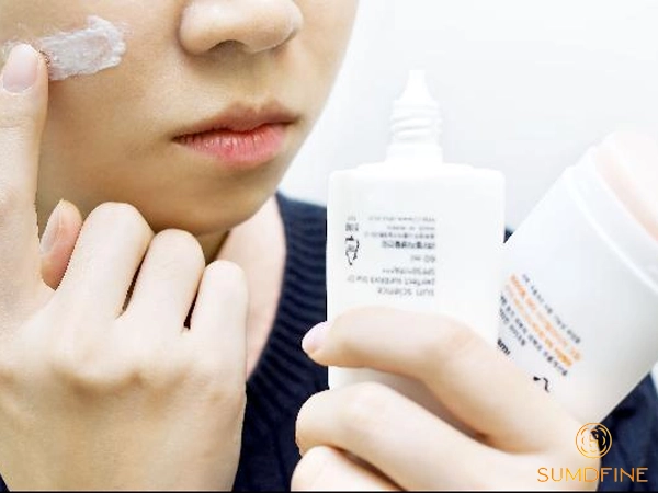 7 bước bôi kem chống nắng đúng chuẩn, bảo vệ da tối ưu 18 Những sai lầm cần tránh khi bôi kem chống nắng