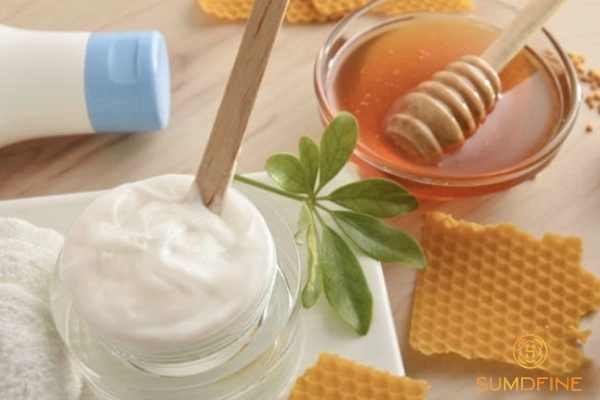 Mật ong và sữa chua trị nám hàm râu