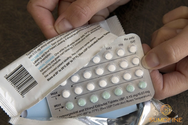 Uống thuốc tránh thai hằng ngày có bị nám không? 4 Thuốc tránh thai có nguy cơ gây nám sạm da