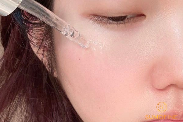 Thoa serum phục hồi cho làn da sau peel