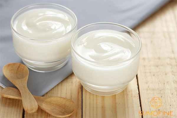 12 Cách trị nám tại nhà hiệu quả không cần ra spa, không cần laser 4 Dùng sữa chua không đường trị nám tại nhà hiệu quả