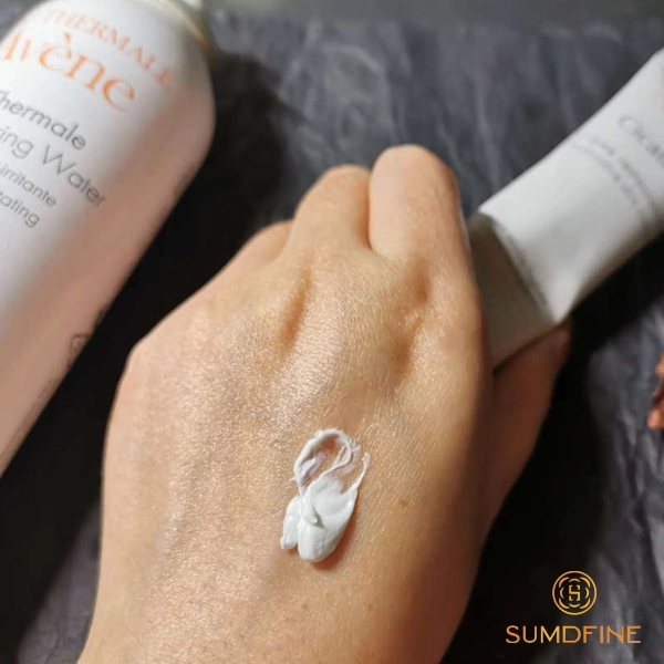 Avene kem dưỡng cho da khô nhạy cảm nên dùng