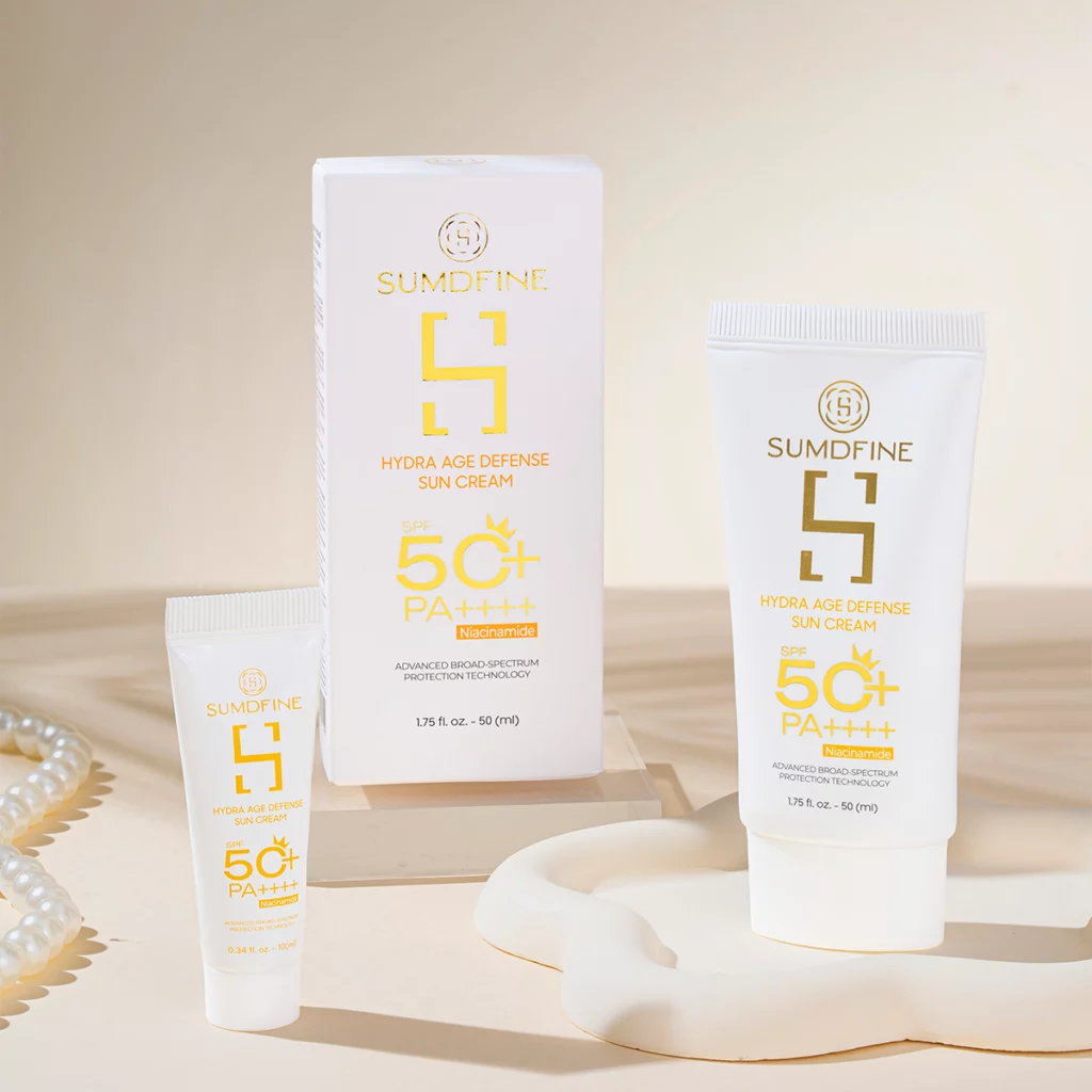 Chống nắng: Bước bảo vệ quan trọng nhất cho làn da mỗi ngày 2 Bao bì và tuýp kem chống nắng Sumdfine Hydra Age Defense Sun Cream SPF50+ PA++++